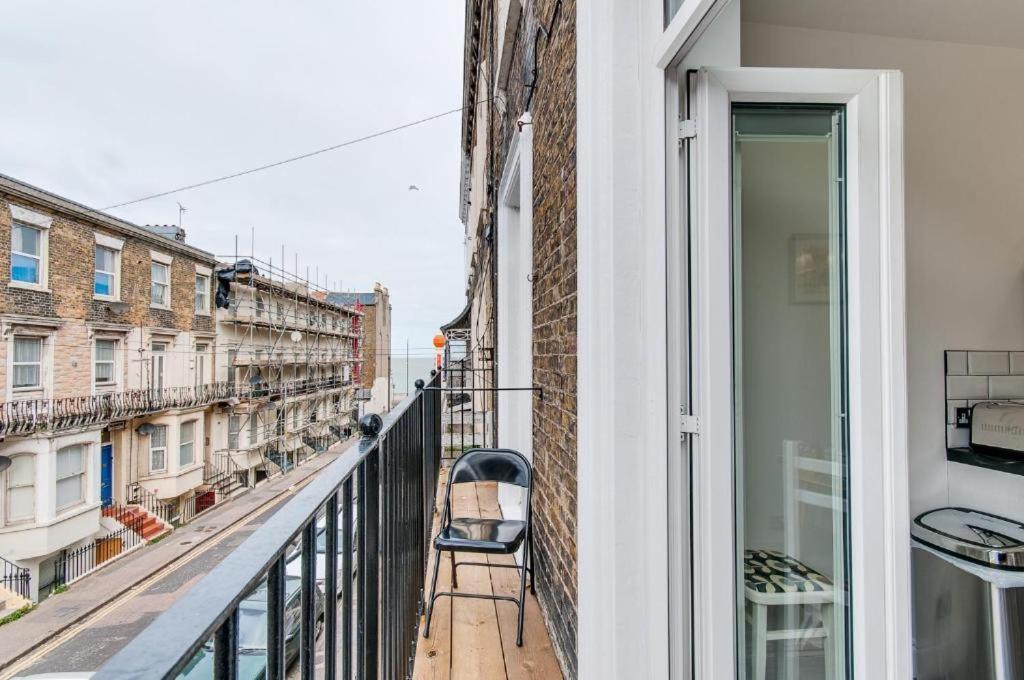 Seaside Serenity - Stunning Sea View Retreat Margate Exteriör bild